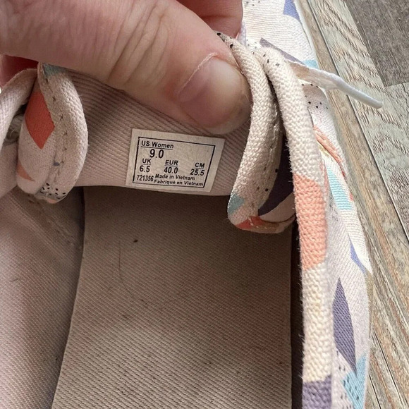 Vans Woman’s  Shoes With Geometric Design Size US 9 - Picture 4 of 4